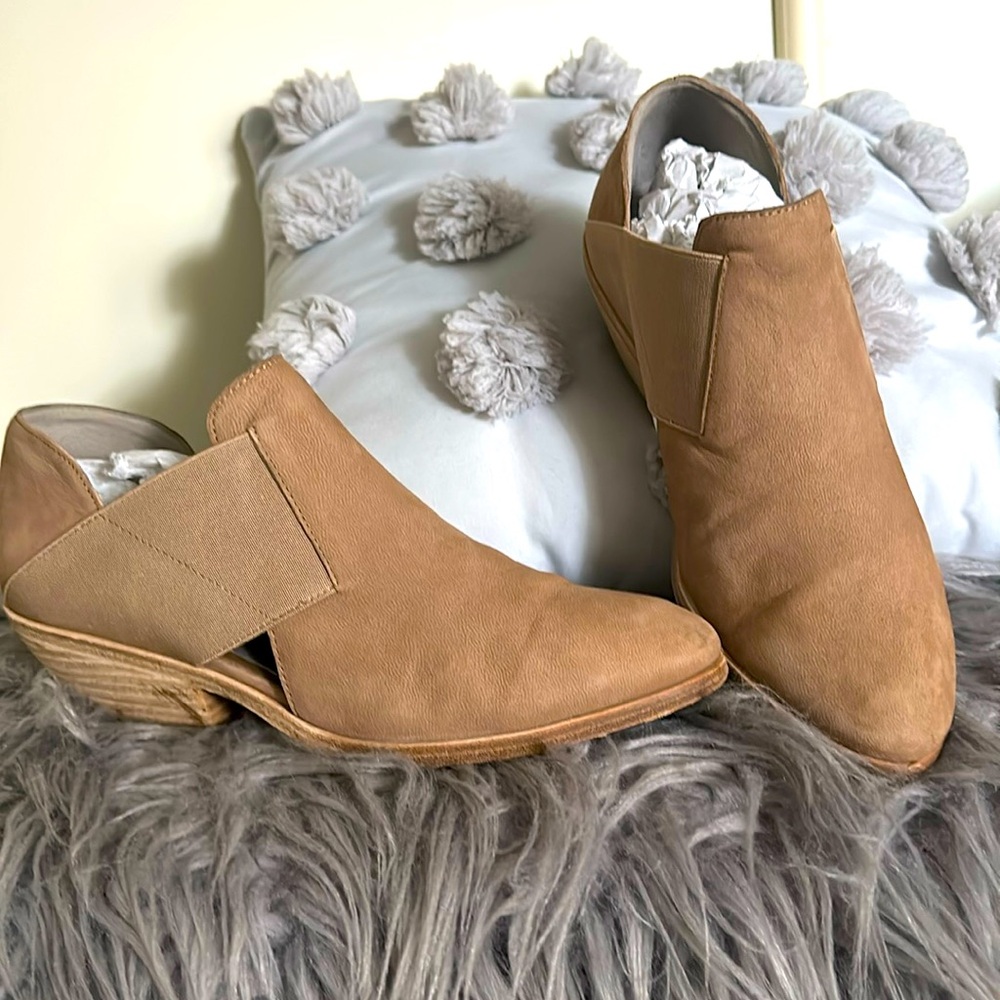 Eileen Fisher nude/ beiges size 7 in great condition